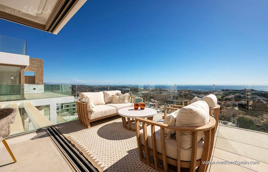 2 sypialnia Apartament na sprzedaż w Mijas Costa z basenem garażem - 915 000 € (Ref: 8113377)