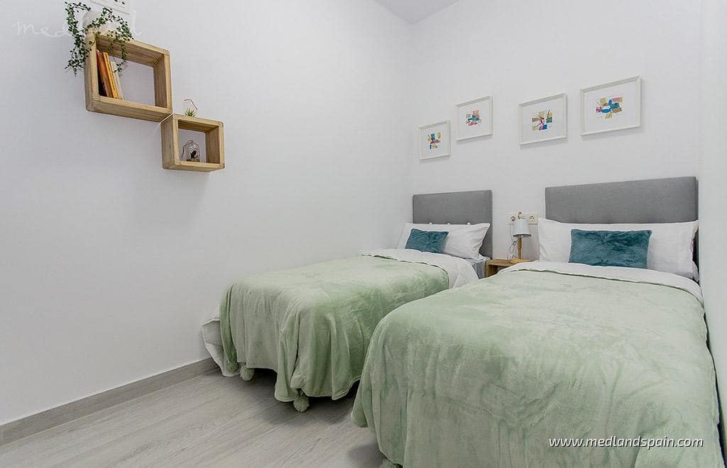 Apartamento de 2 habitaciones en Benijófar en venta con piscina garaje - 263.000 € (Ref: 8177520)