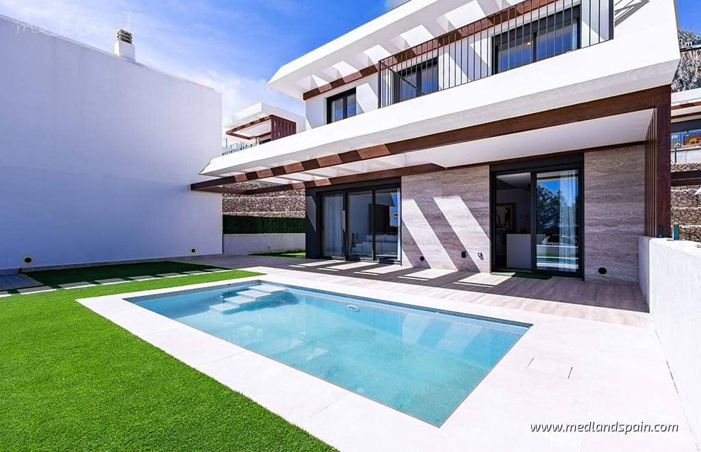 3 bedroom Villa for sale in Polop with garage - € 545,000 (Ref: 8216280)