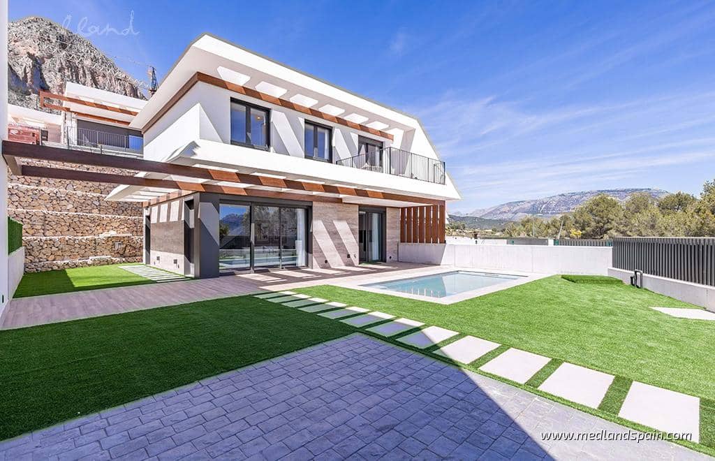 3 bedroom Villa for sale in Polop with garage - € 545,000 (Ref: 8216280)