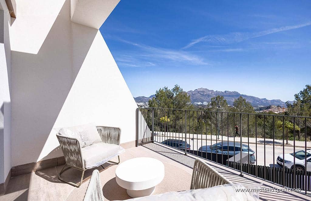 3 bedroom Villa for sale in Polop with garage - € 545,000 (Ref: 8216280)