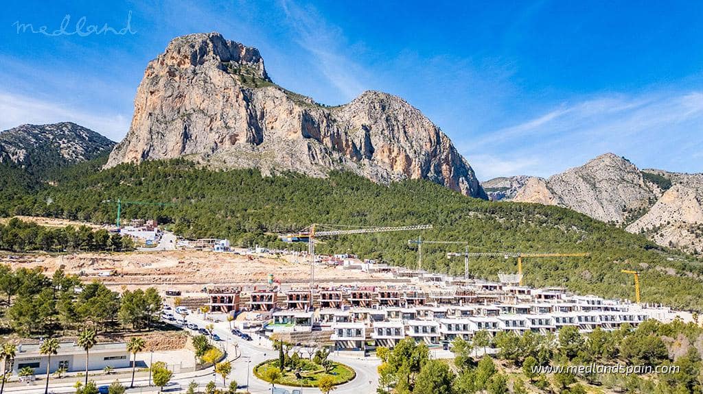 3 bedroom Villa for sale in Polop with garage - € 545,000 (Ref: 8216280)