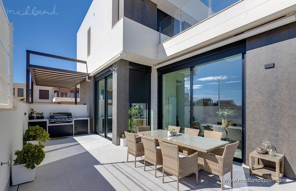 3 sypialnia Willa na sprzedaż w Pilar de la Horadada z basenem garażem - 594 000 € (Ref: 8263029)