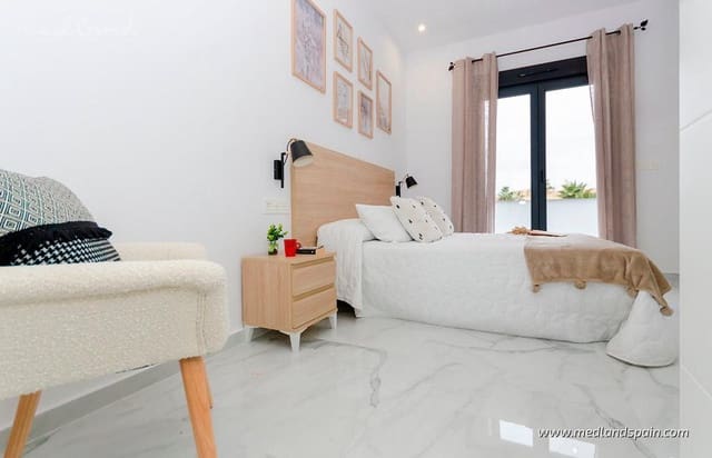 3 makuuhuone Huvila myytävänä paikassa El Chaparral - La Siesta - La Torreta, Torrevieja mukana uima-altaan 
autotalli - 409 000 € (Ref: 8310902)