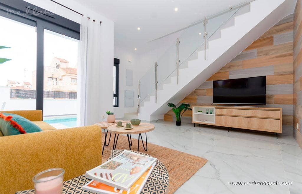 3 soverom Villa til salgs i Torrevieja med svømmebasseng garasje - € 409 000 (Ref: 8310902)