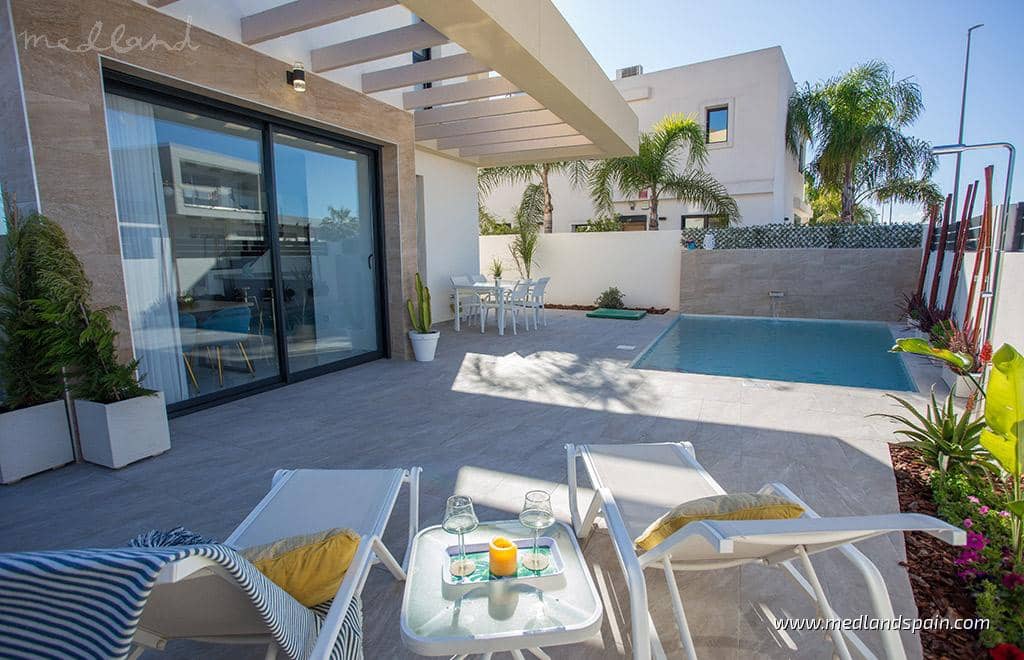 3 bedroom Villa for sale in Los Montesinos with garage - € 409,900 (Ref: 8347841)