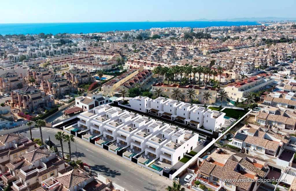 3 slaapkamer Huis te koop in La Zenia met zwembad garage - € 495.000 (Ref: 8383223)