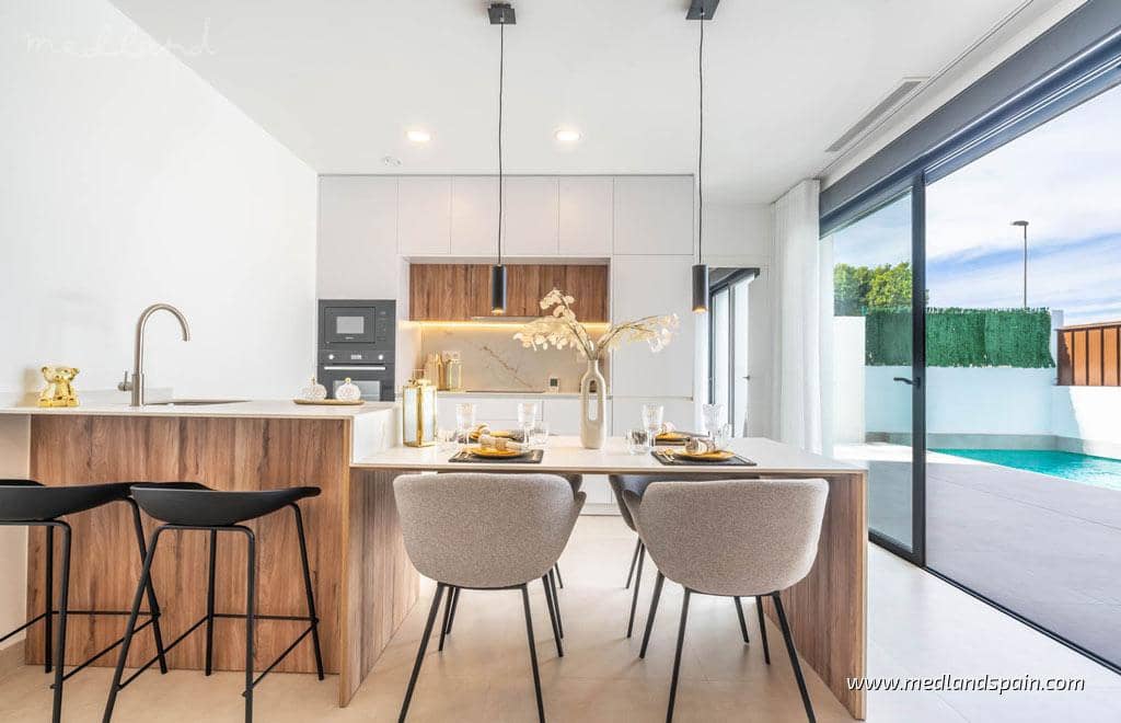 3 slaapkamer Villa te koop in Roldan met zwembad garage - € 379.950 (Ref: 8397031)