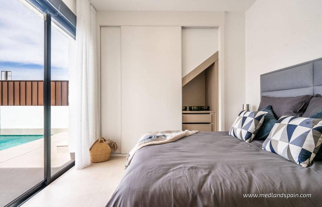 3 slaapkamer Villa te koop in Roldan met zwembad garage - € 379.950 (Ref: 8397031)