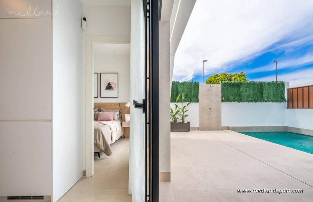 3 slaapkamer Villa te koop in Roldan met zwembad garage - € 379.950 (Ref: 8397031)