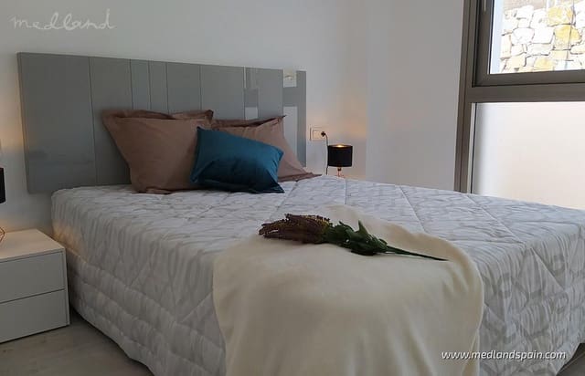 3 slaapkamer Villa te koop in Villamartin, Orihuela met zwembad - € 669.900 (Ref: 8493589)