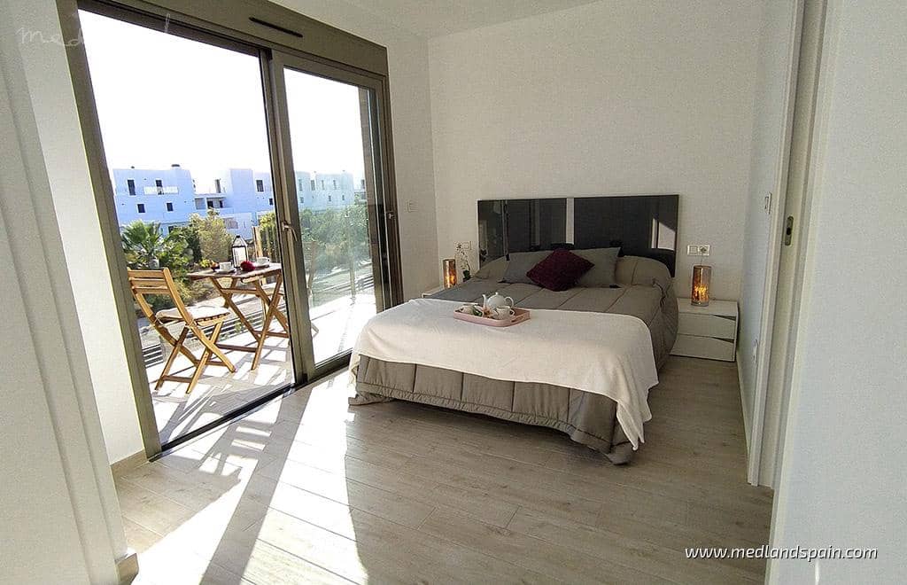 3 bedroom Villa for sale in Villamartin with pool - € 669,900 (Ref: 8493589)