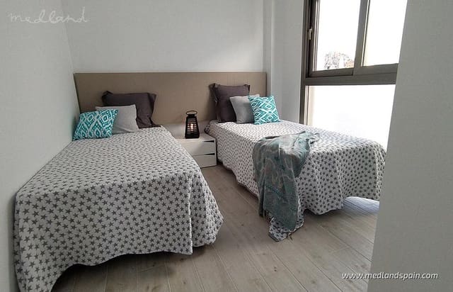 3 slaapkamer Villa te koop in Villamartin, Orihuela met zwembad - € 669.900 (Ref: 8493589)