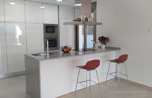 3 slaapkamer Villa te koop in Villamartin, Orihuela met zwembad - € 669.900 (Ref: 8493589)
