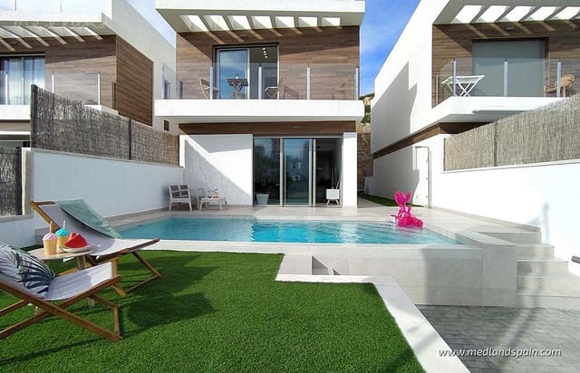 3 slaapkamer Villa te koop in Villamartin, Orihuela met zwembad - € 669.900 (Ref: 8493589)