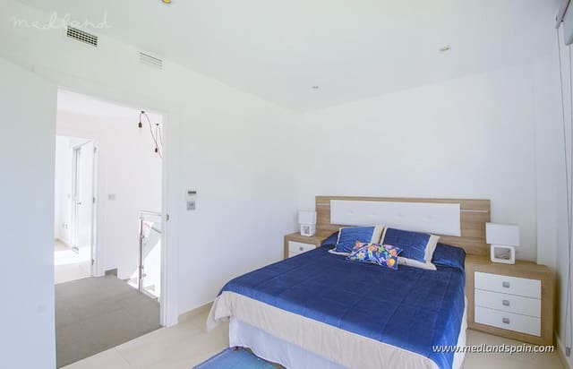 3 makuuhuone Huvila myytävänä paikassa Las Lomas de Rame - Bahía Bella, Los Alcázares mukana uima-altaan 
autotalli - 445 000 € (Ref: 8551424)