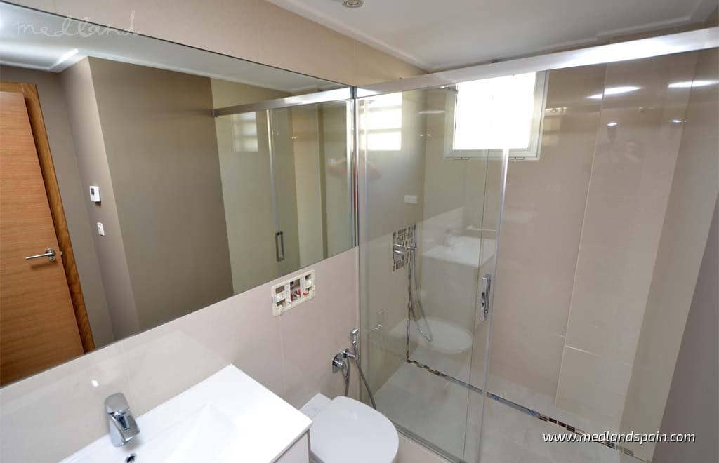 2 Zimmer Apartment zu verkaufen in Torrevieja mit Pool Garage - 281.900 € (Ref: 8570755)
