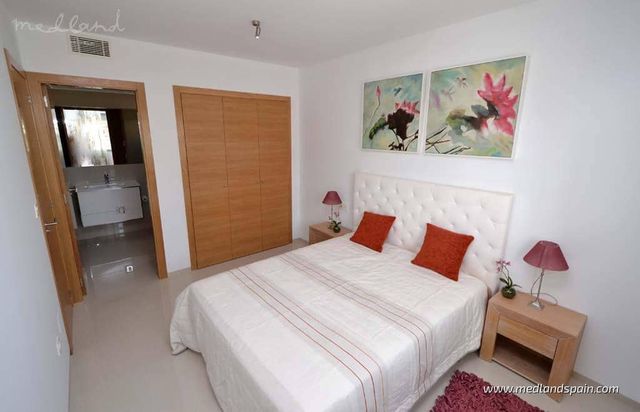2 slaapkamer Appartement te koop in Torrevieja met zwembad garage - € 281.900 (Ref: 8570755)