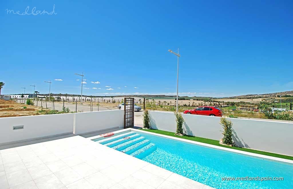 3 bedroom Villa for sale in Algorfa with pool garage - € 478,000 (Ref: 8622741)