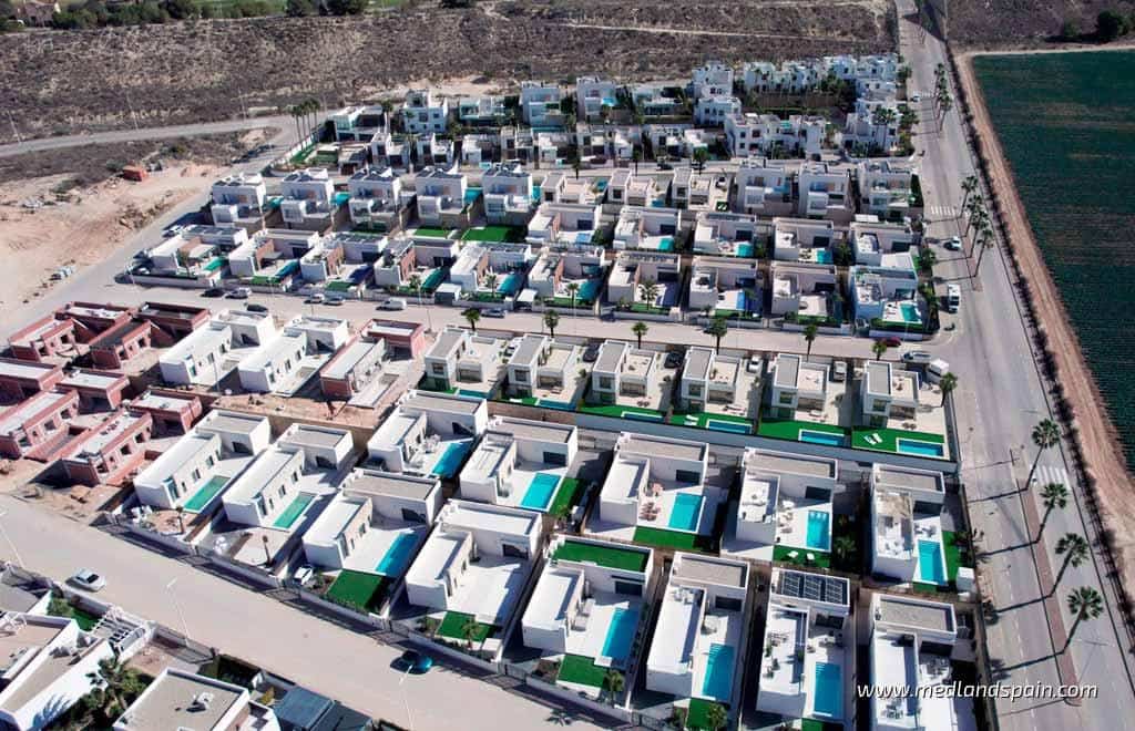 3 bedroom Villa for sale in Algorfa with pool garage - € 478,000 (Ref: 8622741)