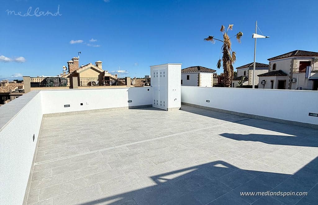 2 bedroom Apartment for sale in Algorfa with pool - € 302,000 (Ref: 8622900)