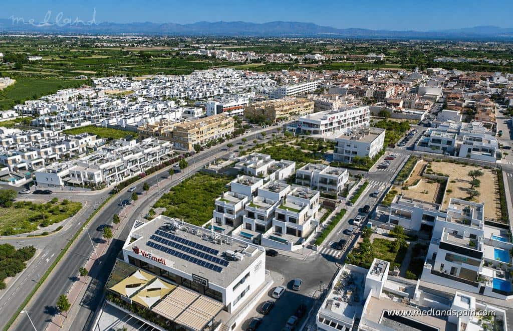 Chalet de 3 habitaciones en Benijófar en venta con piscina garaje - 559.000 € (Ref: 8658397)