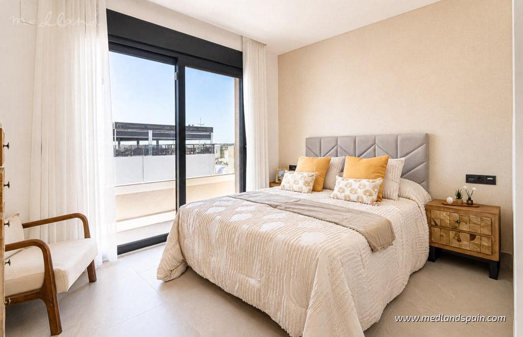 Chalet de 3 habitaciones en Benijófar en venta con piscina garaje - 465.000 € (Ref: 8658401)