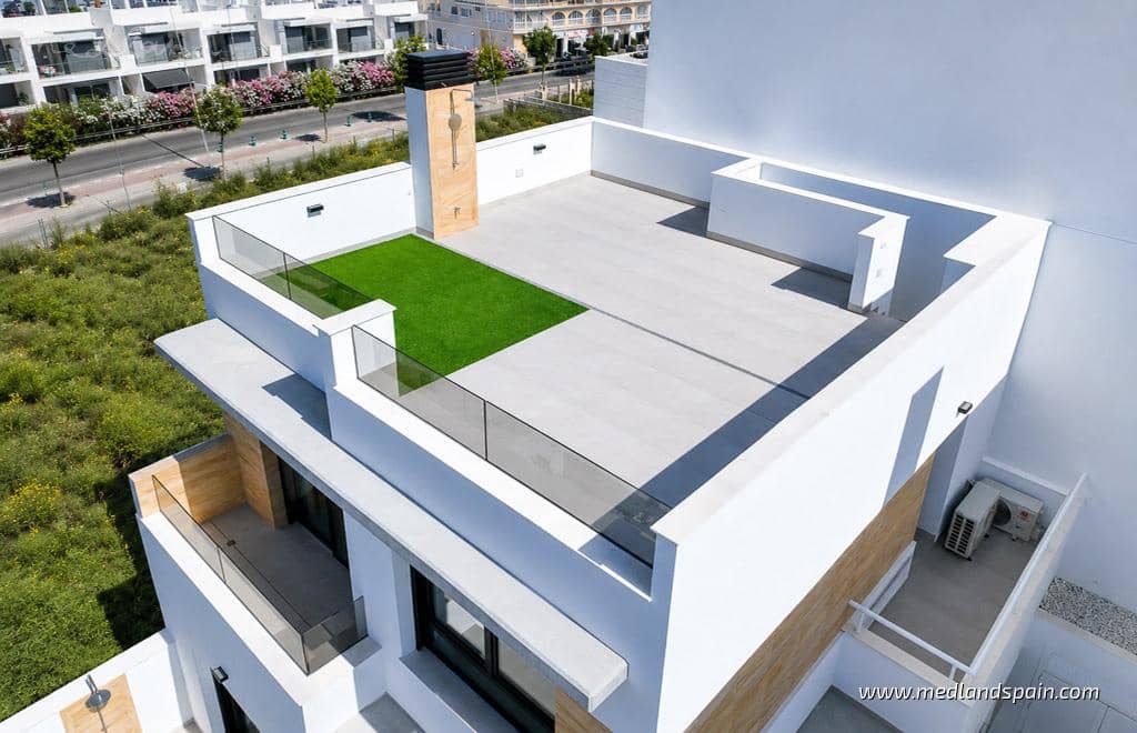 Chalet de 3 habitaciones en Benijófar en venta con piscina garaje - 465.000 € (Ref: 8658401)