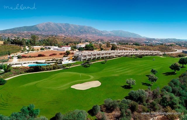 3 soveværelse Byhus til salg i Mijas Costa, Mijas med swimmingpool garage - € 641.000 (Ref: 8702833)