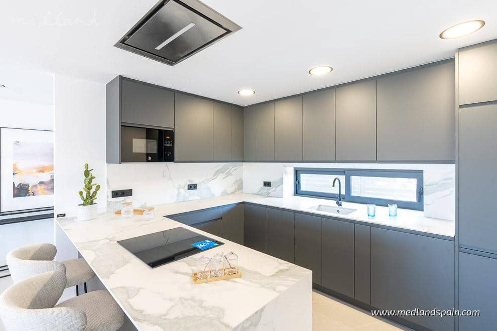 3 soverom Villa til salgs i Torrevieja med svømmebasseng garasje - € 595 000 (Ref: 8792299)