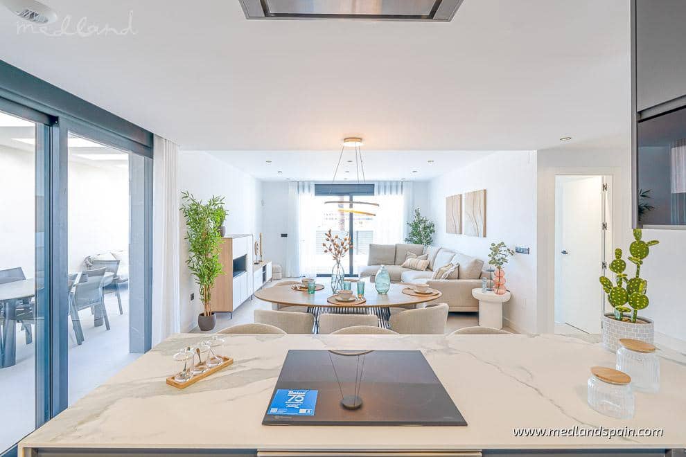 3 soverom Villa til salgs i Torrevieja med svømmebasseng garasje - € 595 000 (Ref: 8792299)