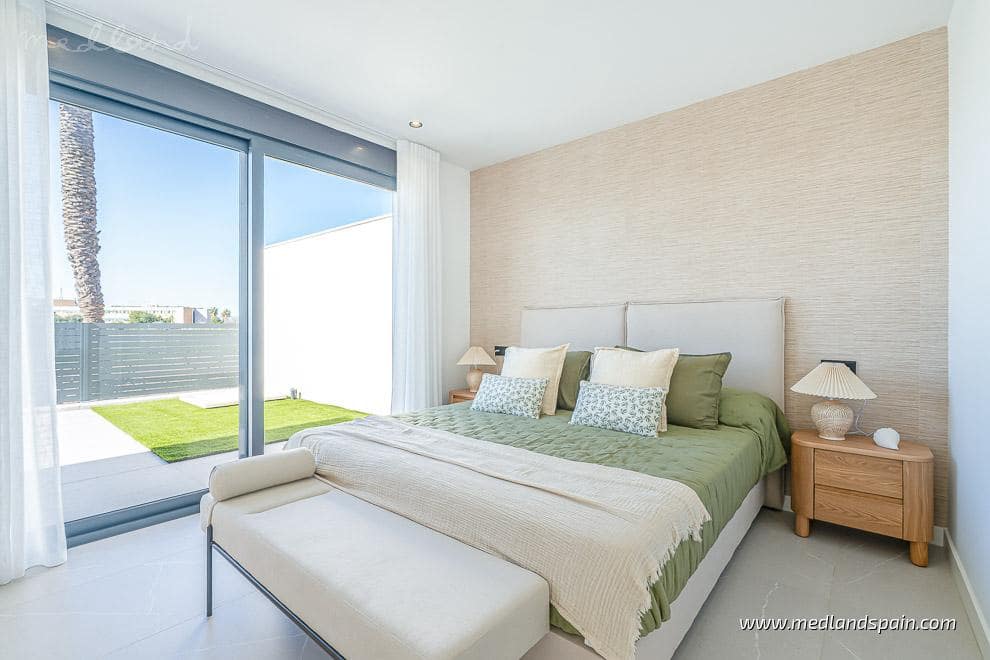 3 sovrum Villa till salu i Torrevieja med pool garage - 585 000 € (Ref: 8792299)