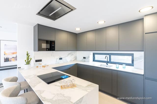 3 Zimmer Villa zu verkaufen in Torrevieja mit Pool Garage - 585.000 € (Ref: 8792299)