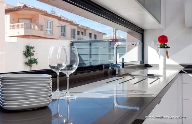 3 makuuhuone Huvila myytävänä paikassa Pilar de la Horadada ciudad, Pilar de la Horadada mukana 
autotalli - 395 000 € (Ref: 8792300)