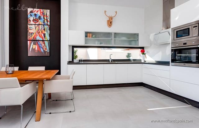 3 makuuhuone Huvila myytävänä paikassa Pilar de la Horadada ciudad, Pilar de la Horadada mukana 
autotalli - 395 000 € (Ref: 8792300)