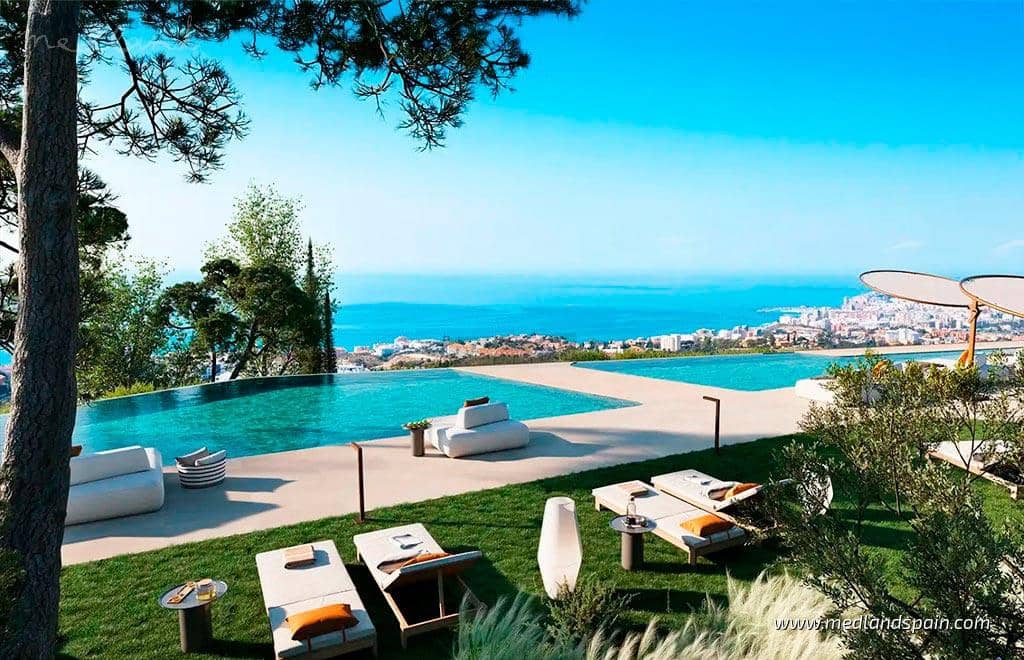 2 bedroom Apartment for sale in Fuengirola with pool garage - € 940,000 (Ref: 8798683)