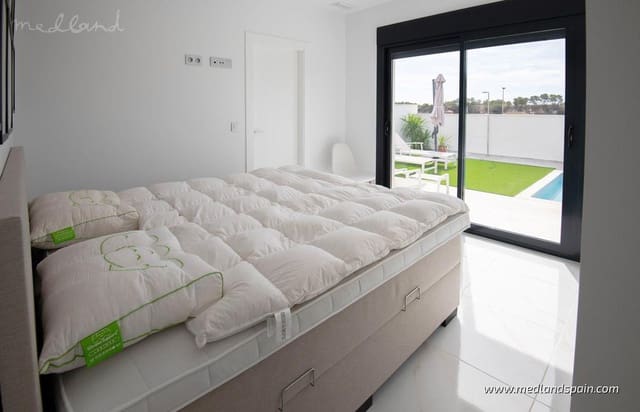 3 makuuhuone Huvila myytävänä paikassa Pinar de Campoverde, Pilar de la Horadada mukana uima-altaan 
autotalli - 422 500 € (Ref: 8838754)