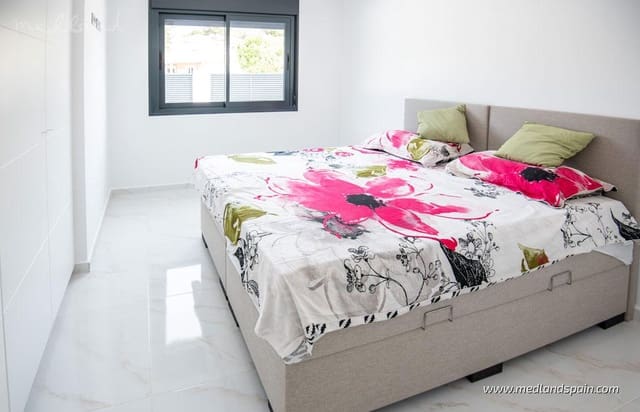 3 makuuhuone Huvila myytävänä paikassa Pinar de Campoverde, Pilar de la Horadada mukana uima-altaan 
autotalli - 422 500 € (Ref: 8838754)