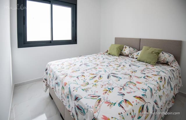 3 makuuhuone Huvila myytävänä paikassa Pinar de Campoverde, Pilar de la Horadada mukana uima-altaan 
autotalli - 422 500 € (Ref: 8838754)