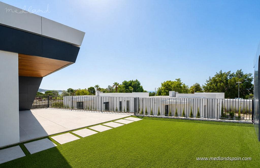 3 soveværelse Villa til salg i El Campello med swimmingpool garage - € 465.000 (Ref: 8873508)