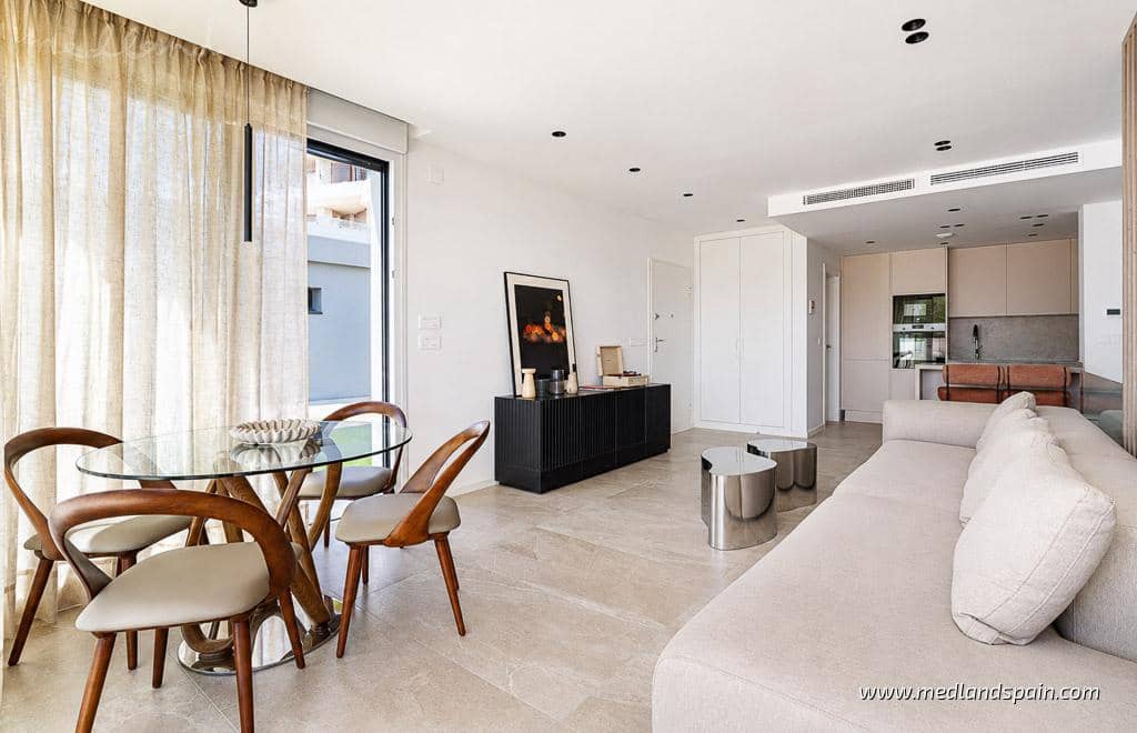 3 soveværelse Villa til salg i El Campello med swimmingpool garage - € 465.000 (Ref: 8873508)