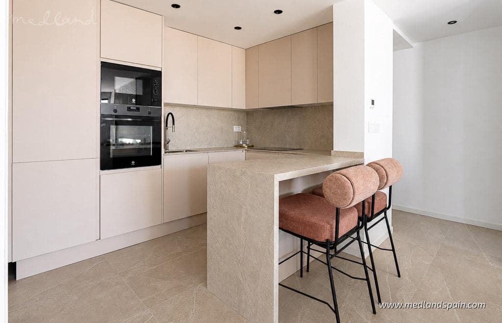 3 soveværelse Villa til salg i El Campello med swimmingpool garage - € 465.000 (Ref: 8873508)