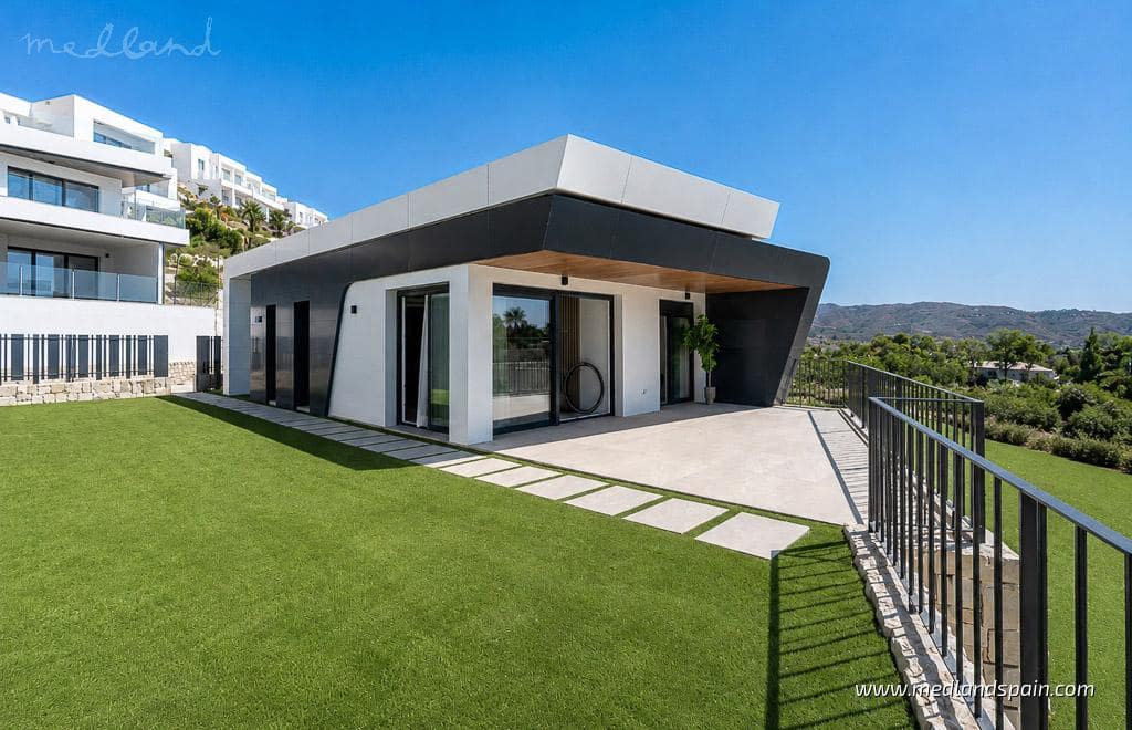 3 soveværelse Villa til salg i El Campello med swimmingpool garage - € 465.000 (Ref: 8873508)