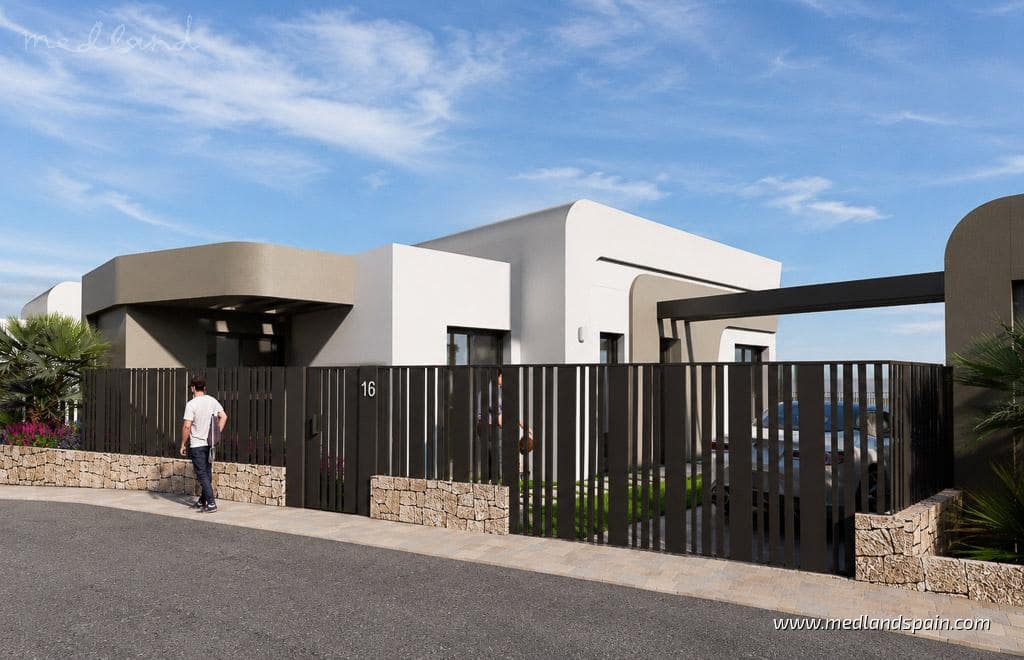 3 soveværelse Villa til salg i El Campello med swimmingpool garage - € 465.000 (Ref: 8873508)