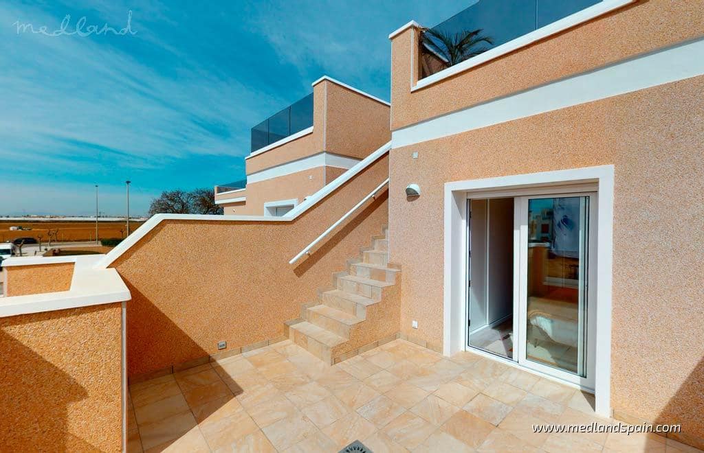 Casa de 3 habitaciones en Pilar de la Horadada en venta con piscina garaje - 379.900 € (Ref: 8875295)