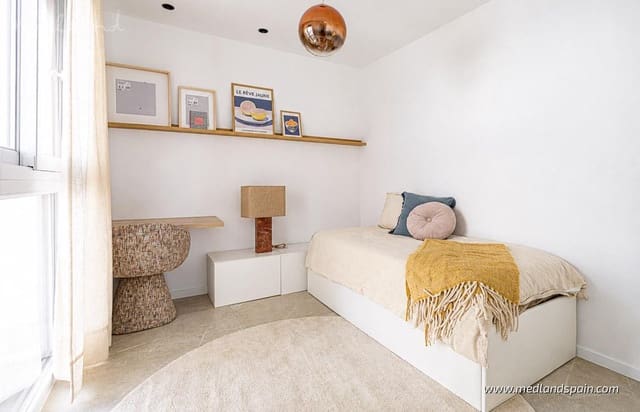 3 soveværelse Villa til salg i El Campello med swimmingpool garage - € 550.000 (Ref: 8875304)