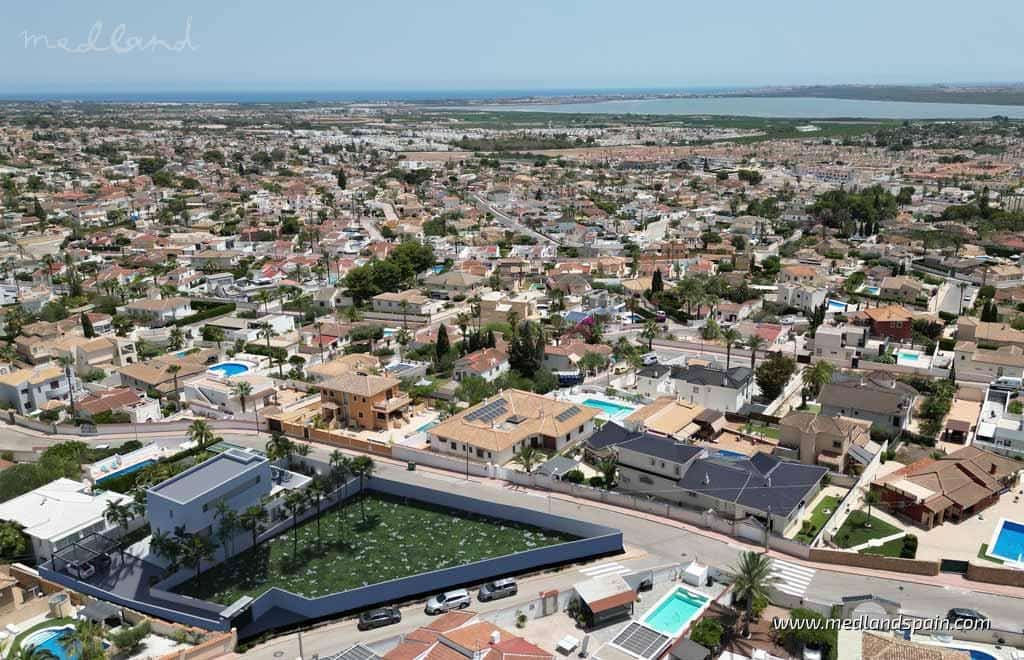 Chalet de 3 habitaciones en Ciudad Quesada en venta con piscina garaje - 1.215.000 € (Ref: 8902595)