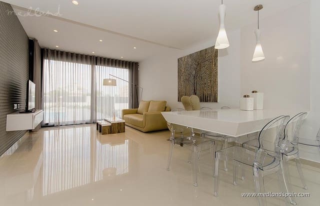 4 soverom Villa til salgs i La Manga del Mar Menor med svømmebasseng garasje - € 630 000 (Ref: 8972675)