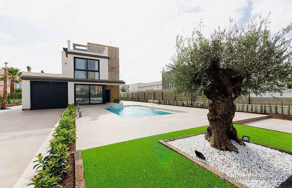 4 soverom Villa til salgs i Playa Honda med svømmebasseng garasje - € 575 000 (Ref: 8972675)