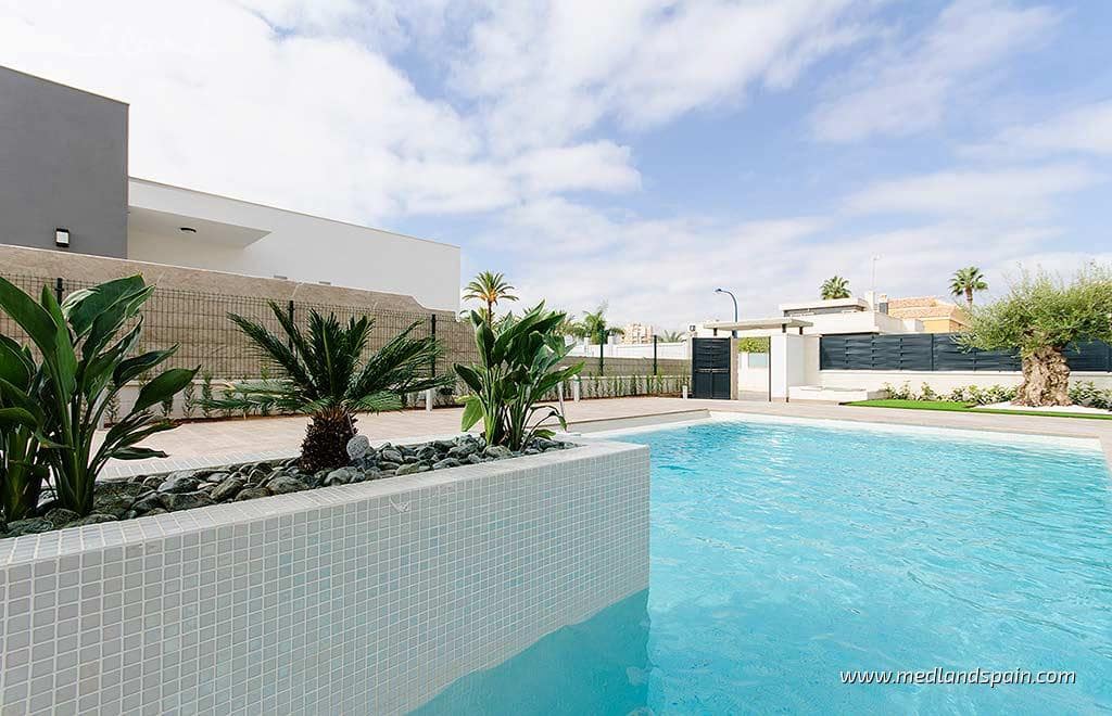 4 soverom Villa til salgs i Playa Honda med svømmebasseng garasje - € 575 000 (Ref: 8972675)